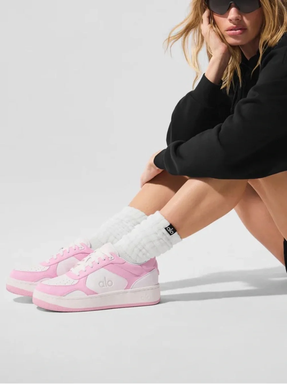Alo Yoga - Recovery Mode Sneakers in Pink/White size 9